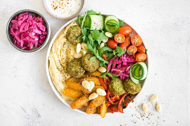 recept rainbow hummus bowl falafel